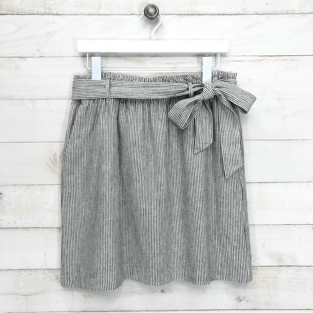 J. Crew Paper Bag Skirt • Sz M • White with Black Pinstripes • EUC - Picture 1 of 12
